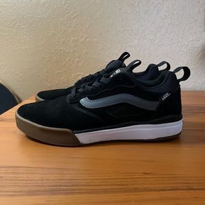 Vans UltraRange Pro Black/Gum/White